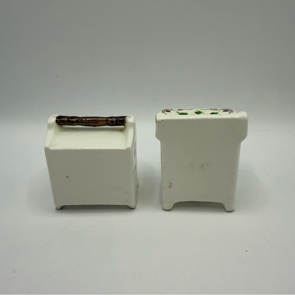 Vintage Ceramic Made in Japan Floral Stove & Dresser Salt & Pepper Set - Picture 4 of 6